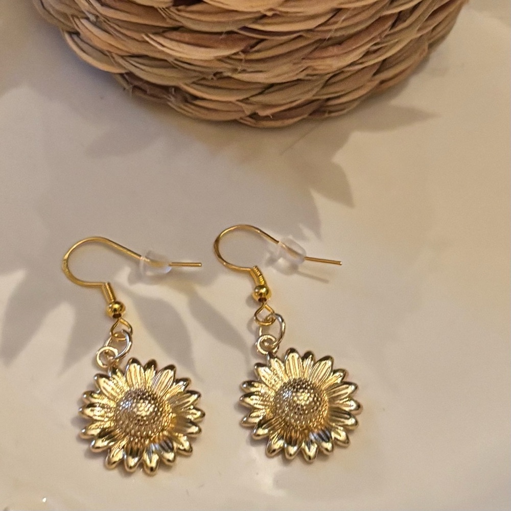 Gold Sunflower Earrings - Picture 1 of 1
